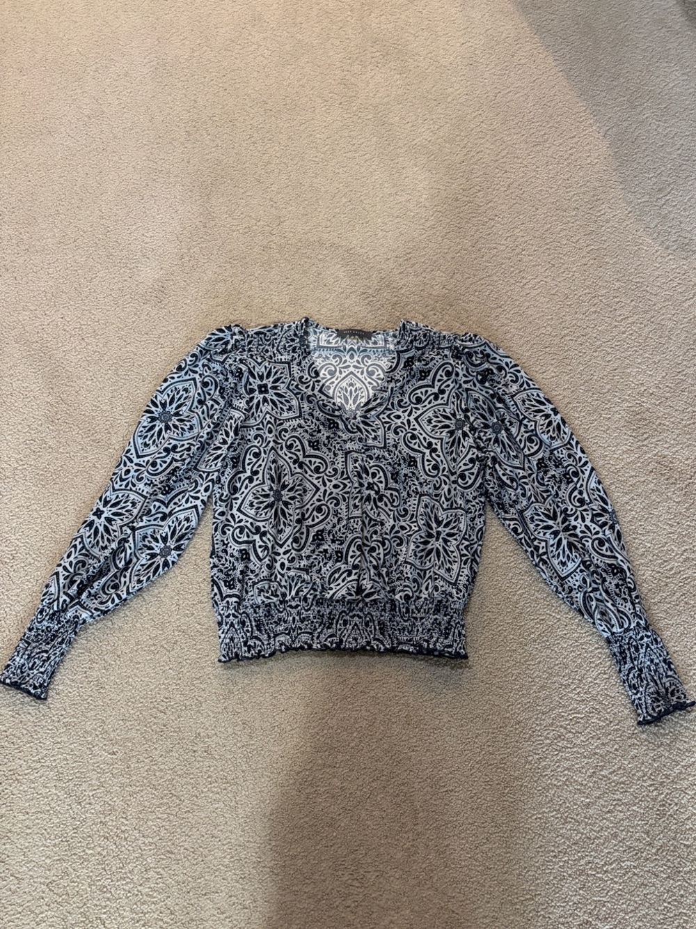 Suzy Shier Black and White Paisley V-Neck Smocked Hem Long Sleeve